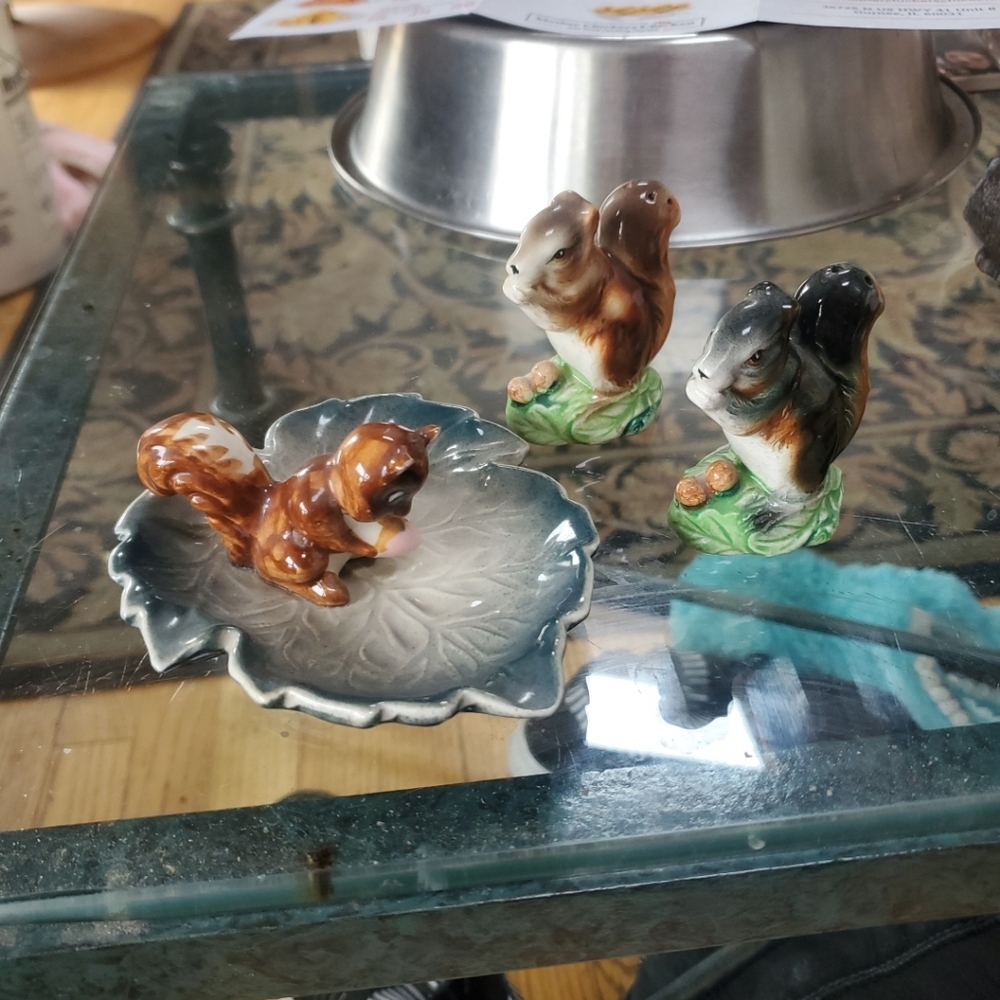 Vintage 1950's Sqirrel Trinket Dish And Salt & Pepper Shakers No Chips Or Cracks